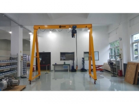 移動(dòng)龍門(mén)架2t